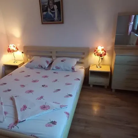 до църквата בנסקו