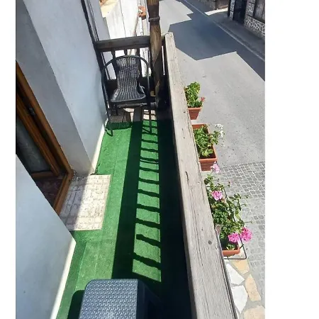 до църквата בנסקו